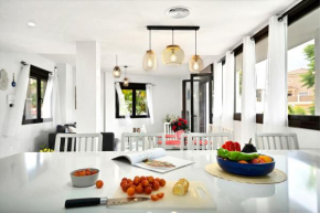 Casa Topacio, 3 bedrooms and 3 bathrooms in quiet street